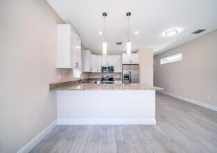 2714 Nokomis Ave in West Palm Beach, FL - Foto de edificio - Building Photo