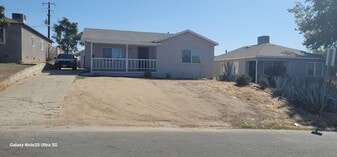 2207 Edwards Ave in Bakersfield, CA - Building Photo