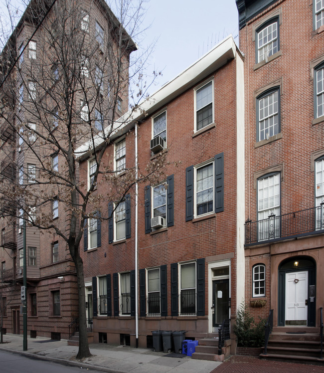 309-311 S 12th St in Philadelphia, PA - Foto de edificio - Building Photo