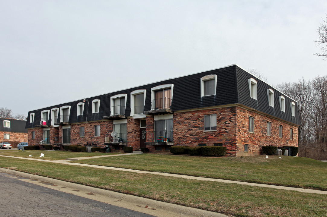 Plymouth Park Apartments in Plymouth, MI - Building Photo