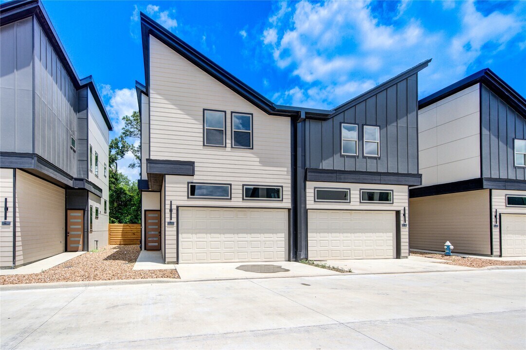 13102 Honey Suckle Ridge Ln in Cypress, TX - Building Photo