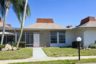 4356 Tahitian Gardens Cir in Holiday, FL - Building Photo