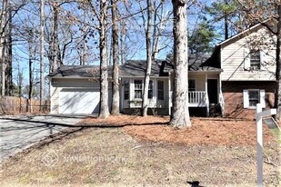 2501 Whitebluff Way in Buford, GA - Building Photo