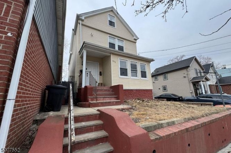 572 Christopher St in Orange, NJ - Building Photo
