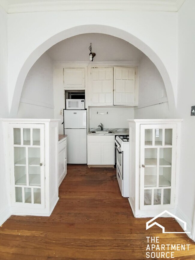 property at 432 W Surf St