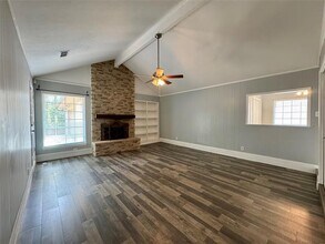 7562 Carriage Ln in Fort Worth, TX - Foto de edificio - Building Photo