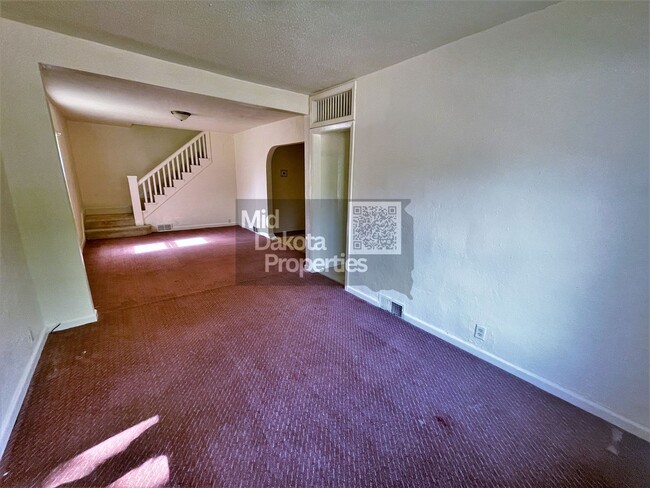 901 N Wisconsin St in Mitchell, SD - Building Photo - Building Photo