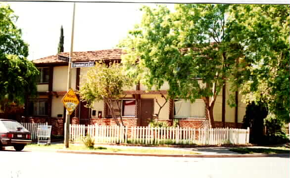 470 E Branham Way in San Jose, CA - Foto de edificio - Building Photo