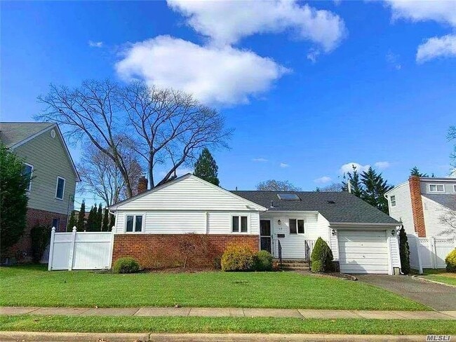 property at 68 Willets Dr