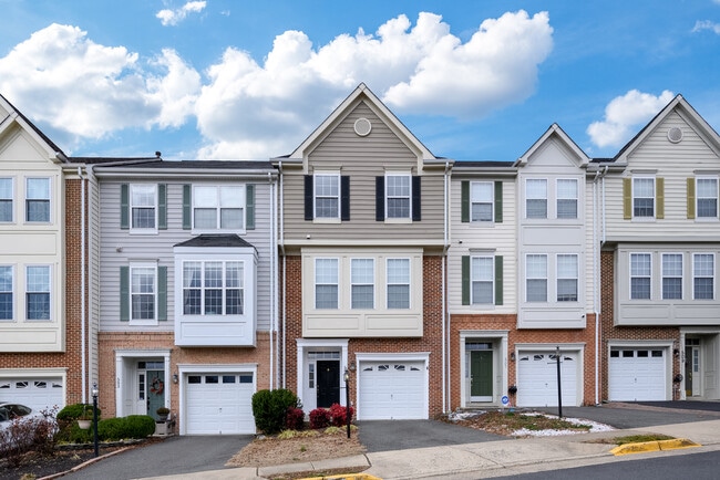 property at 505 Planters Ter NE