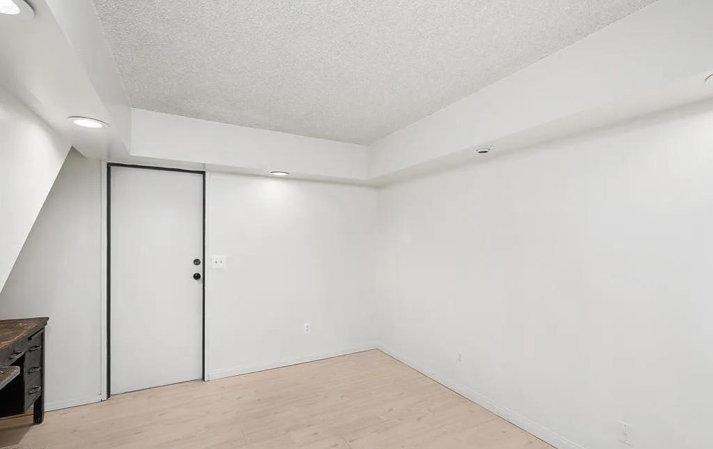 137 N Oak Knoll Ave in Pasadena, CA - Building Photo