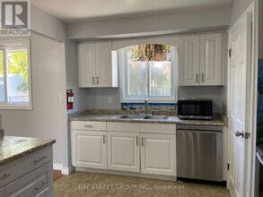 172 Darlington Dr in Hamilton, ON - Building Photo - Building Photo