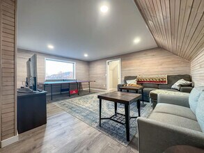 204 Terrys Gap Loop Rd in Fletcher, NC - Foto de edificio - Building Photo