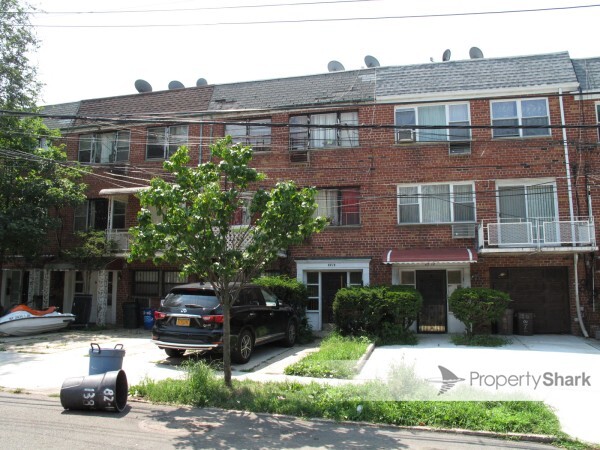 8214 138th St, Unit 1 st Floor in Jamaica, NY - Foto de edificio