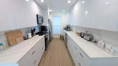 1113 24th St, Unit B in Santa Monica, CA - Foto de edificio - Building Photo