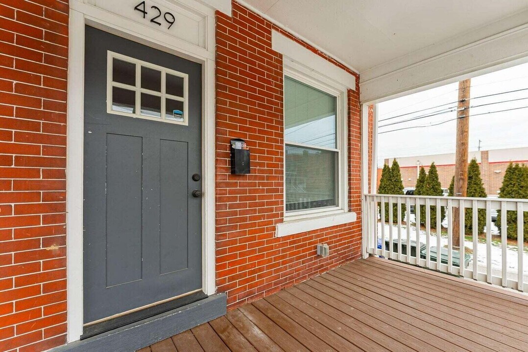 429 Wilson Ave in Columbus, OH - Building Photo