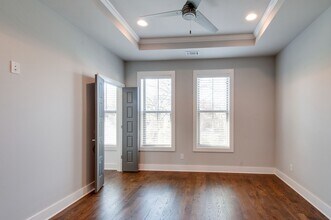944 Riverside Dr in Nashville, TN - Foto de edificio - Building Photo