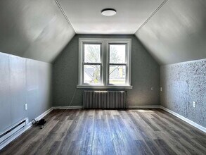 24 Wegman Pkwy in Jersey City, NJ - Building Photo - Building Photo