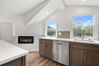 252 Elliott St-Unit -2 in Beverly, MA - Building Photo - Building Photo