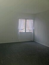 5 Thayer Pond Dr in Oxford, MA - Building Photo - Building Photo