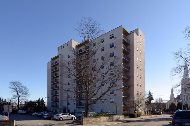 Hancock Court Apartments (Subsidized Elderly) in Quincy, MA - Foto de edificio - Building Photo