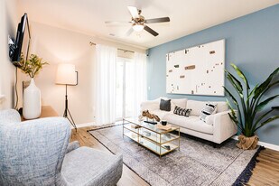 Settler's Landing in California, MD - Building Photo