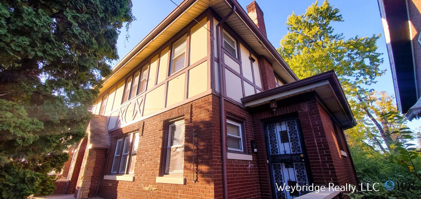 2106 Harrison Ave-Unit -# 2 in Cincinnati, OH - Building Photo
