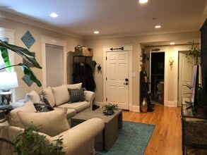 147 Hudson St, Unit 1 in Somerville, MA - Building Photo - Building Photo