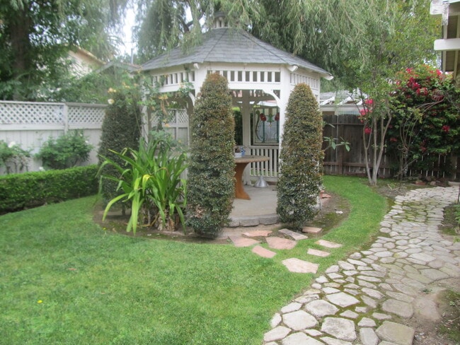 property at 317 N Cleveland St