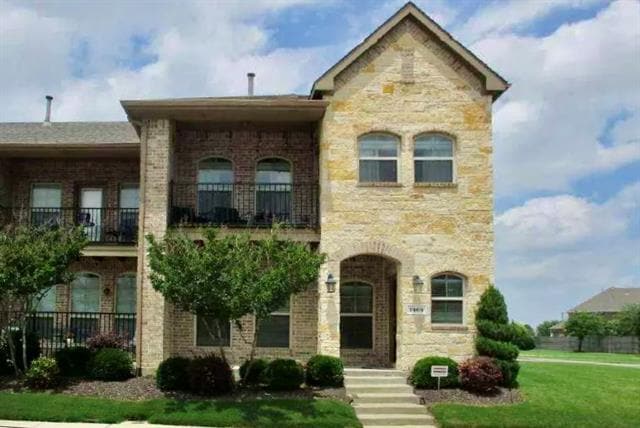 property at 1404 Arapaho Dr
