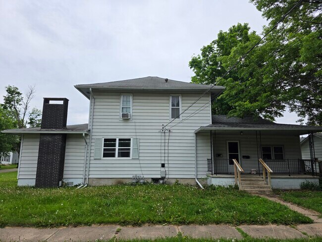 1003 Bluff St, Unit 1003 Bluff St in Cedar Falls, IA - Building Photo - Building Photo