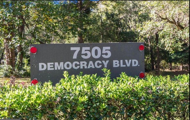 7505 Democracy Blvd, Unit 114 in Bethesda, MD - Building Photo - Building Photo