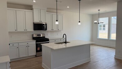 2330 Longfellow Dr in Bentonville, AR - Foto de edificio - Building Photo