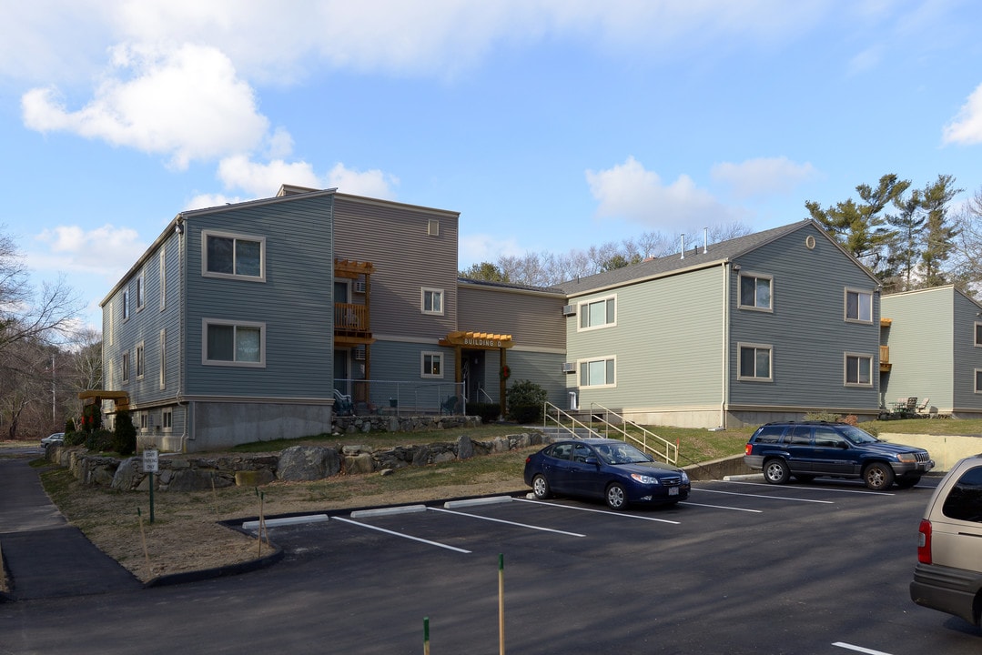 Middlebury Arms in Middleboro, MA - Building Photo