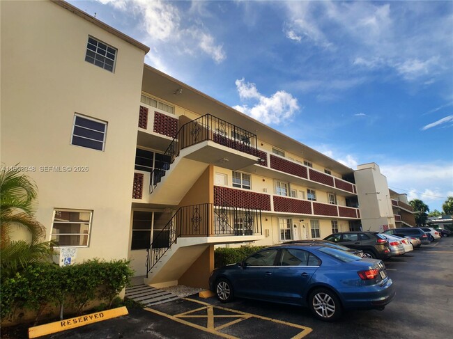 1800 79th Street Causeway in North Bay Village, FL - Foto de edificio - Building Photo