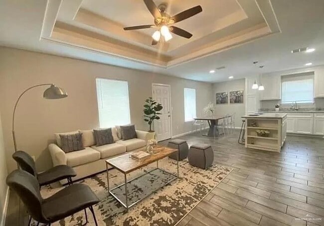 11 Golden Nugget in Edinburg, TX - Building Photo - Building Photo