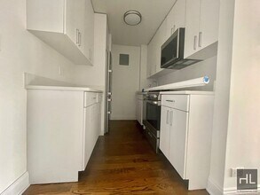 East 82nd Street in New York, NY - Building Photo - Building Photo