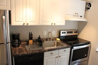 211 E Glebe Rd, Unit C in Alexandria, VA - Foto de edificio - Building Photo