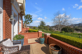 2442 Swanfield Ct in Westlake Village, CA - Building Photo - Building Photo