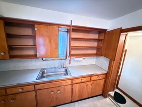 4820 Green Rd in Warrensville Heights, OH - Foto de edificio - Building Photo