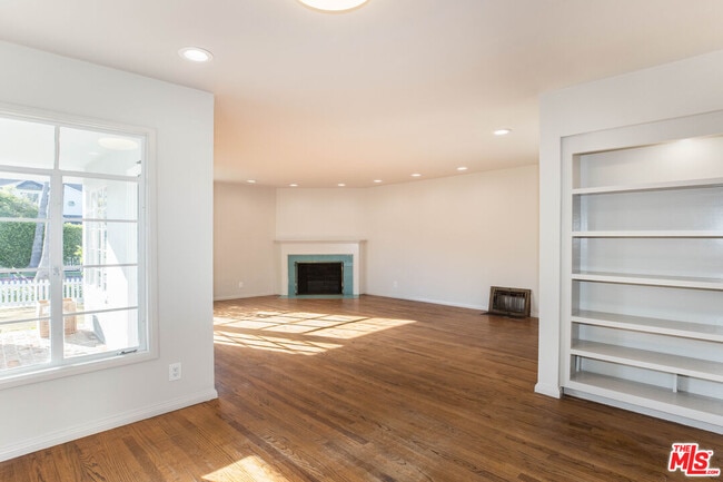 437 N Swarthmore Ave in Los Angeles, CA - Building Photo - Building Photo