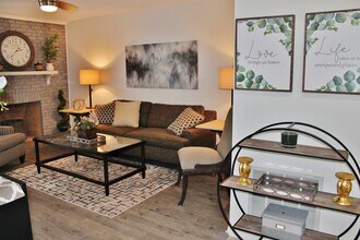 7805 Renaissance Ct, Unit B in Charlotte, NC - Foto de edificio - Building Photo