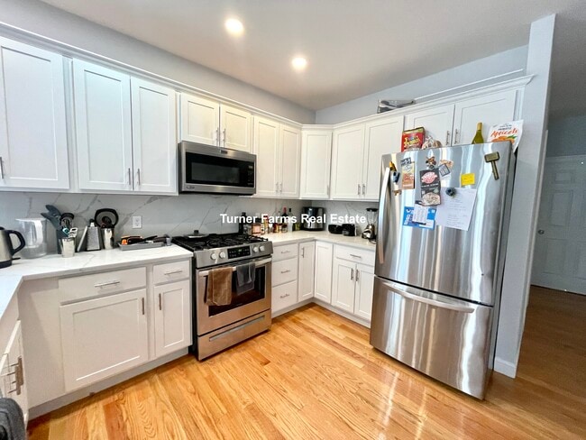 126 Cross St, Unit 4 in Somerville, MA - Building Photo - Building Photo