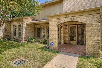 8104 East Ct in Austin, TX - Building Photo - Building Photo