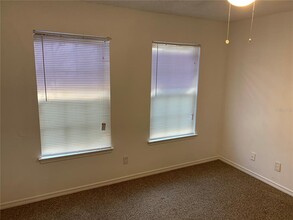 2302 S Maki Rd in Plant City, FL - Building Photo - Building Photo