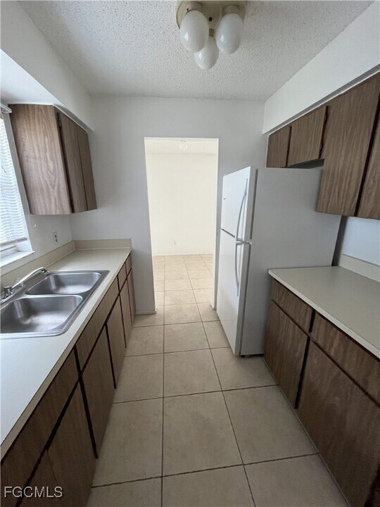 7254 Barragan Rd in Ft. Myers, FL - Foto de edificio