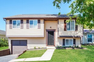 3137 Dewbourne Dr in Reynoldsburg, OH - Building Photo