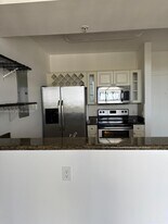 1 Glen Royal Pky, Unit 913 in Miami, FL - Building Photo