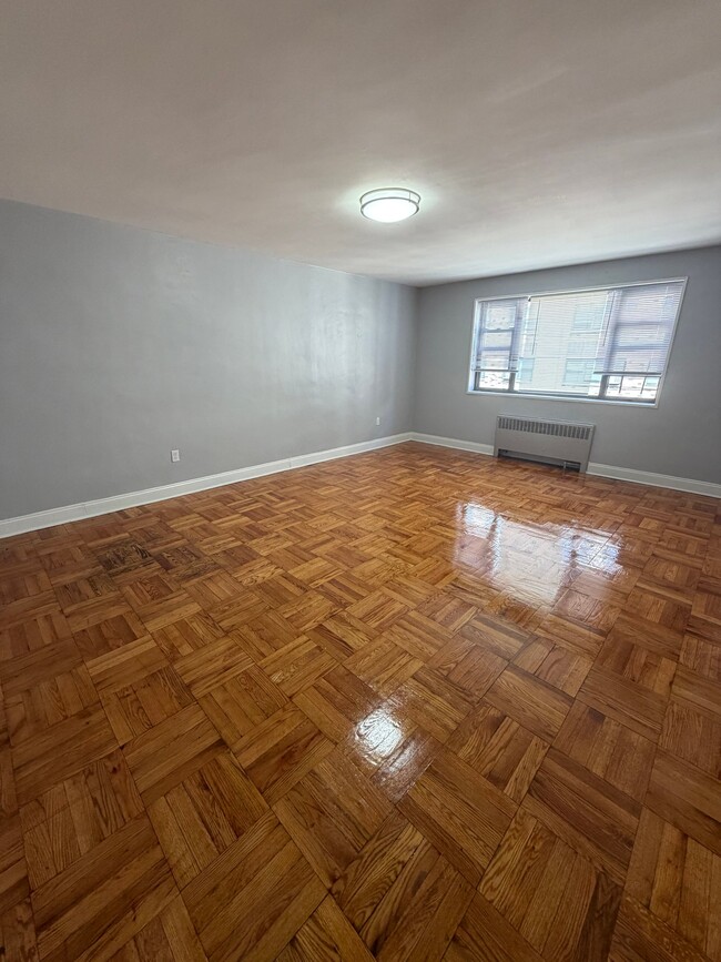 56 S Munn Ave, Unit 5D in East Orange, NJ - Foto de edificio - Building Photo