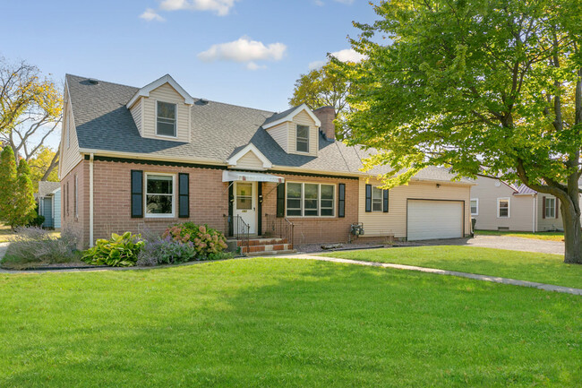 181 Swiss St, Unit Main Floor and Basement